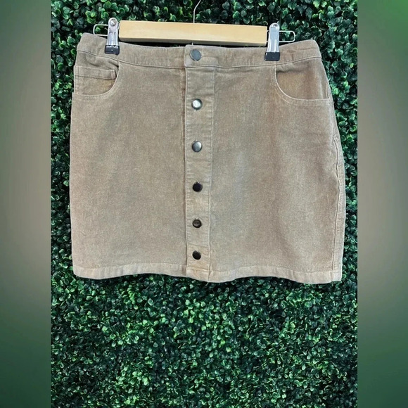 Dresses & Skirts - Boutique Mini Skirt - Large
